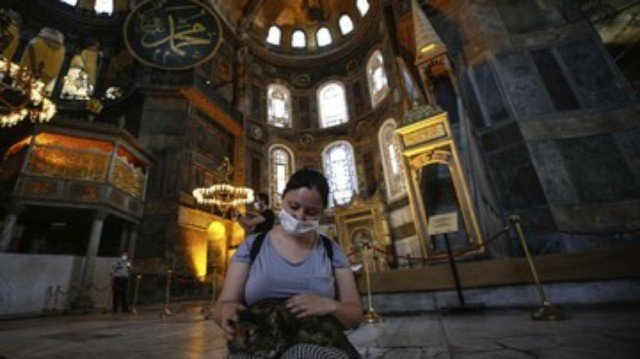 46886630170-wisata-hagia-sophia-di-istanbul_169_copy_640x359