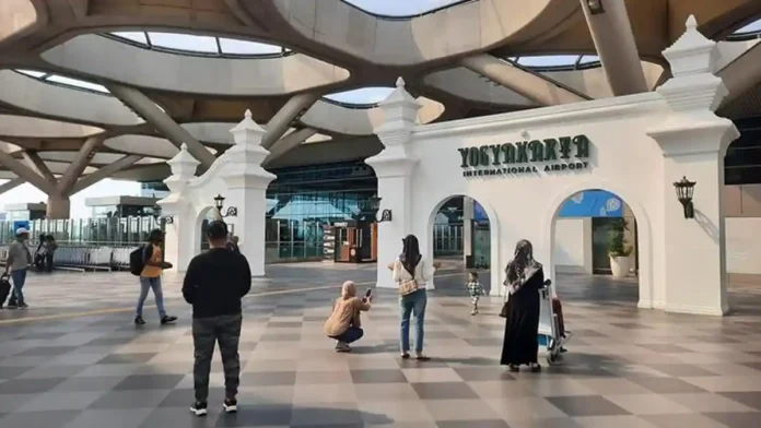 Arus-mudik-2025-di-Bandara-YIA-Kulon-Progo