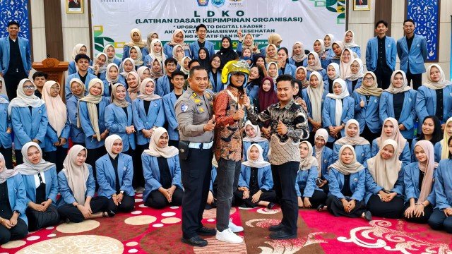 Polda Riau Tanamkan Budaya Tertib Berlalu Lintas di LKDO STIKES Payung Negeri IMG-20260524-WA0016_copy_640x360