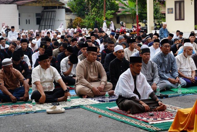 Idul Adha 1447 H, Brimob Riau Tingkatkan Iman, Takwa dan Kepedulian Melalui Ibadah Kurban IMG-20260527-WA0070_copy_640x428