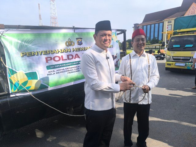 Tebar Kepedulian Idul Adha, Polda Riau Salurkan 195 Hewan Kurban Untuk Masyarakat IMG_20260527_084854_copy_640x480