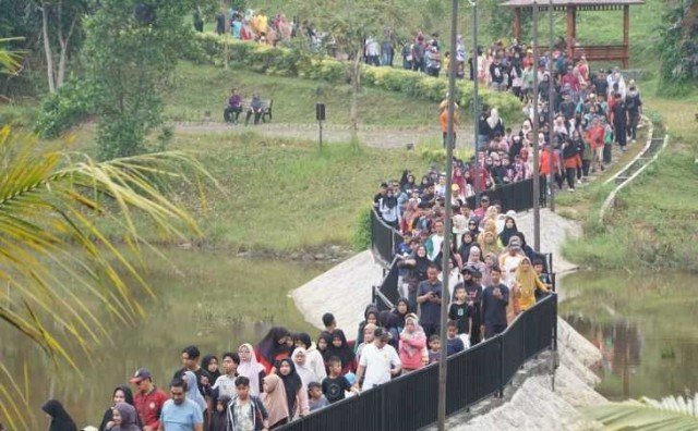 Jalan Santai hingga Peluncuran Prodi Baru Warnai Perayaan Milad ke-44 Unilak Gerak-Jalan-Santai-dan-Peluncuran-Prodi-Baru-Unilak-Dihadiri-2.500-Peserta_copy_640x396