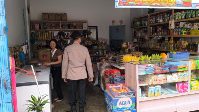 Polsek Senapelan Turun Cek Sembako, Stok Aman dan Harga Tetap Stabil IMG-20261008-WA0019